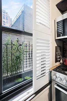 Sold by Douglas Elliman | media 14