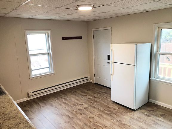 4th image of 243 Park St W Unit 2