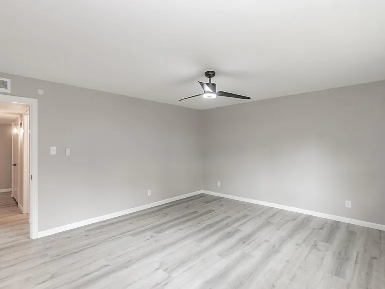 4015 Crown Shore Dr — Photo 42