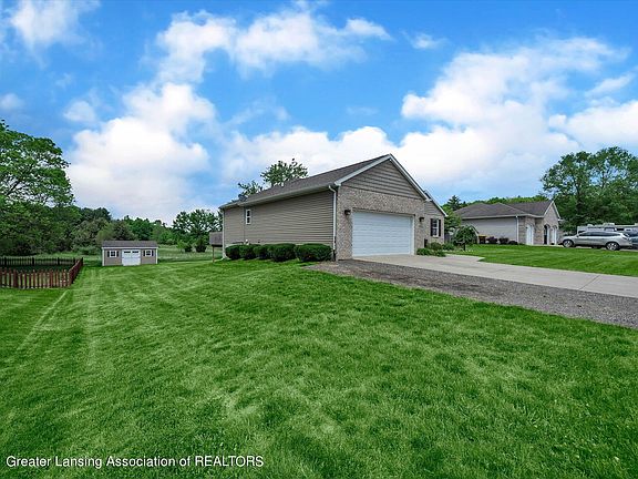 3rd image of 705 Drahner Dr #28