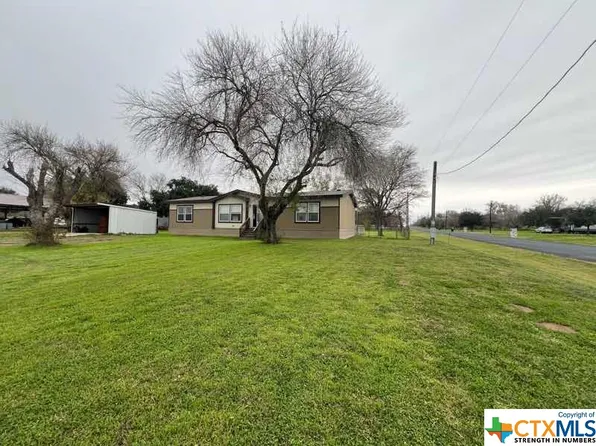 3692 Rakowitz Rd, Adkins, TX 78101