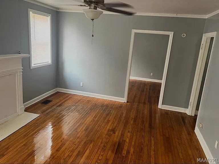 520 N Maryland St — Photo 4