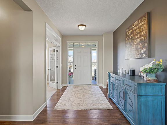 3rd image of 4377 Parkview Cir