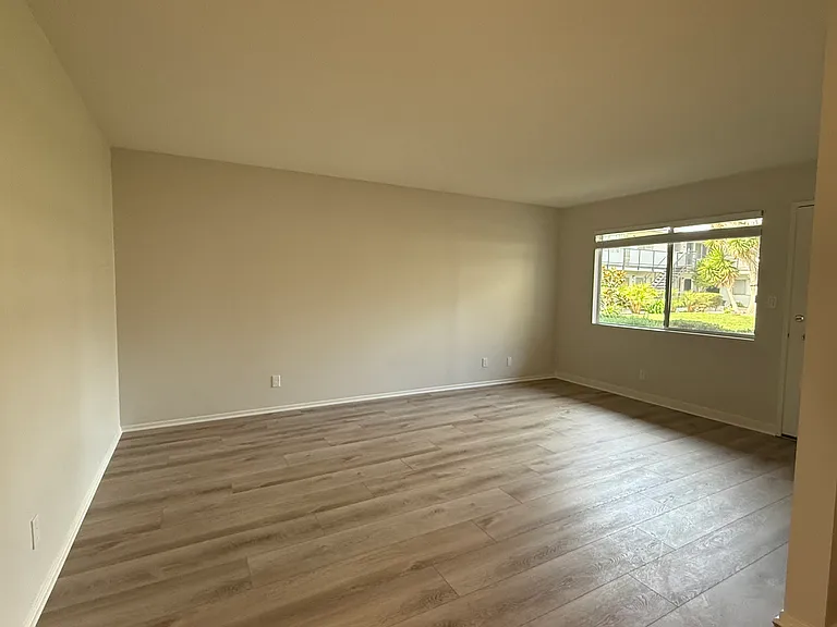 1021 E Cypress Ave — Photo 26