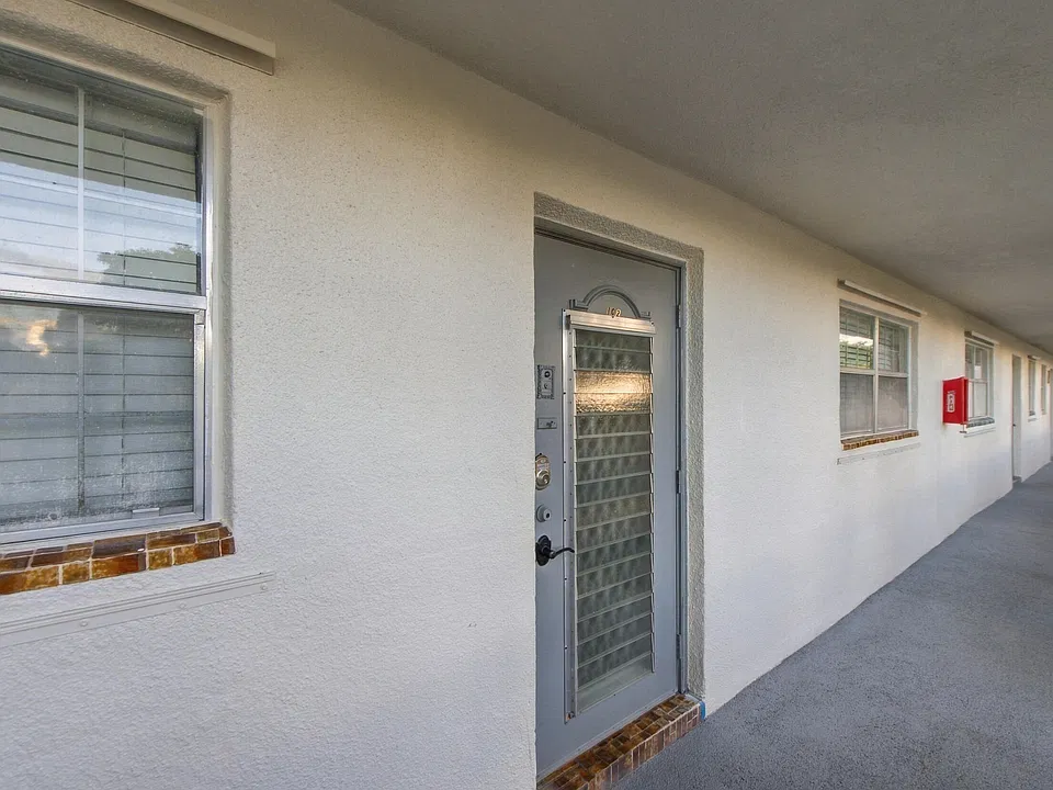 8285 Sunrise Lakes Blvd #102