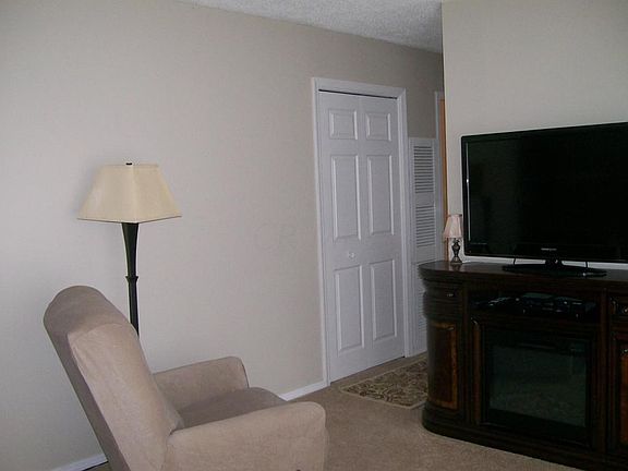 3rd image of 444 Park Ln