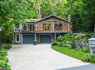 761 Woods Dr, York, PA 17402