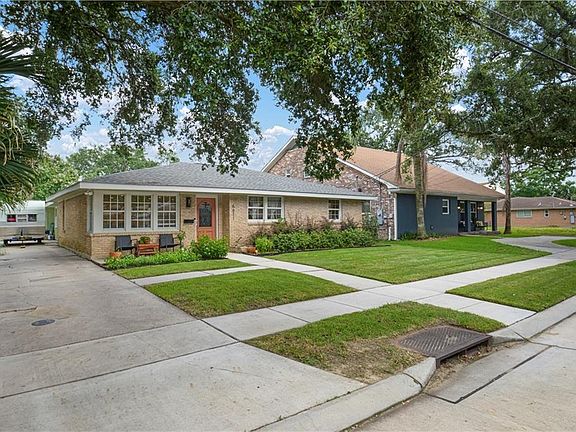 3rd image of 5611 Charlotte Dr