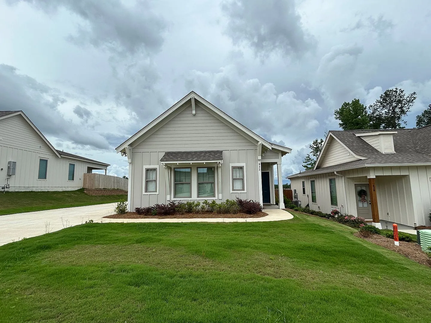 Beautiful Newer Construction Home on Mimms Trail! — Photo 1