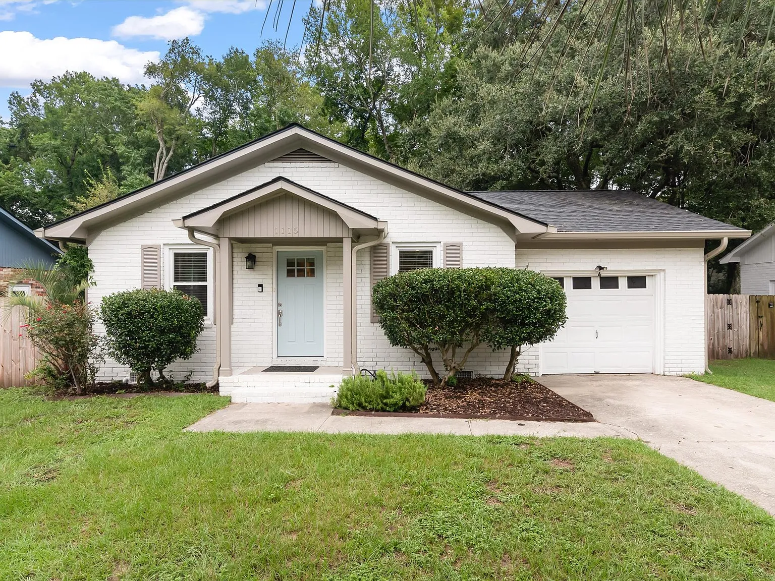 3 bed, 1.5 bath, 1080 sqft, $4,220 — Photo 2