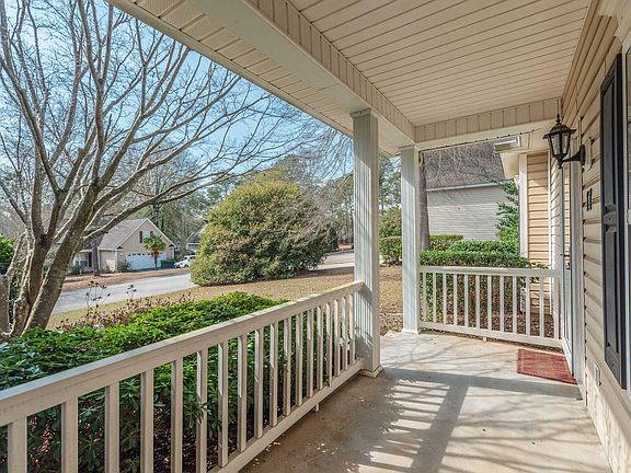 3rd image of 17 Emerald Rdg