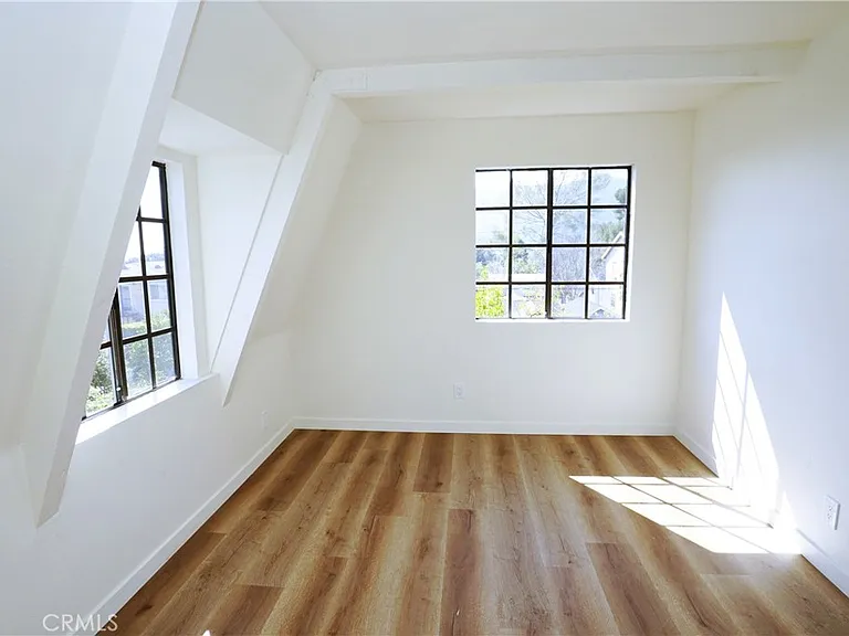 2615 Manhattan Ave — Photo 35