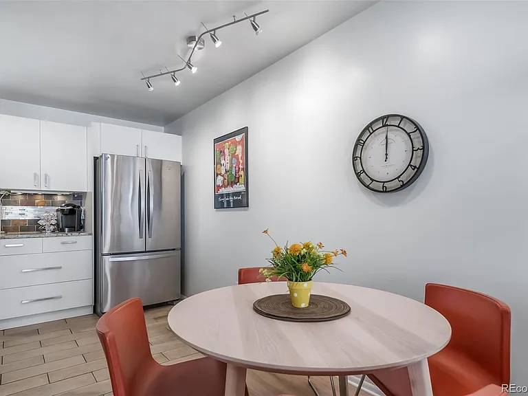 532 N Clayton St — Photo 12