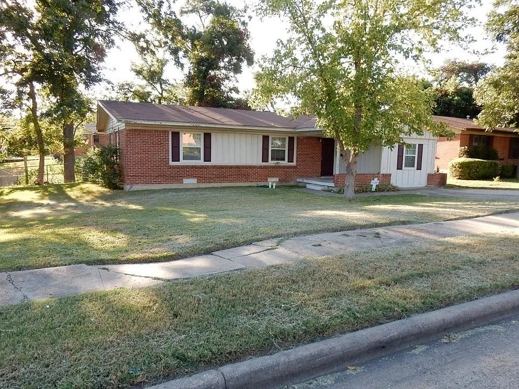 3 bed, 1406 sqft, $1,695 — Photo 1