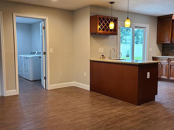 5th image of 1718 Cardinal Dr