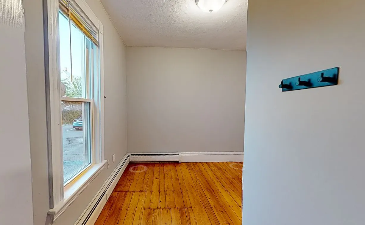 3 bed, 1111 sqft, $5,000 — Photo 4