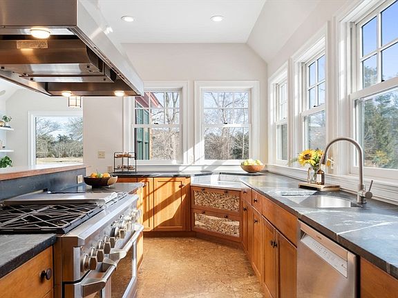 5th image of 251 Standish St