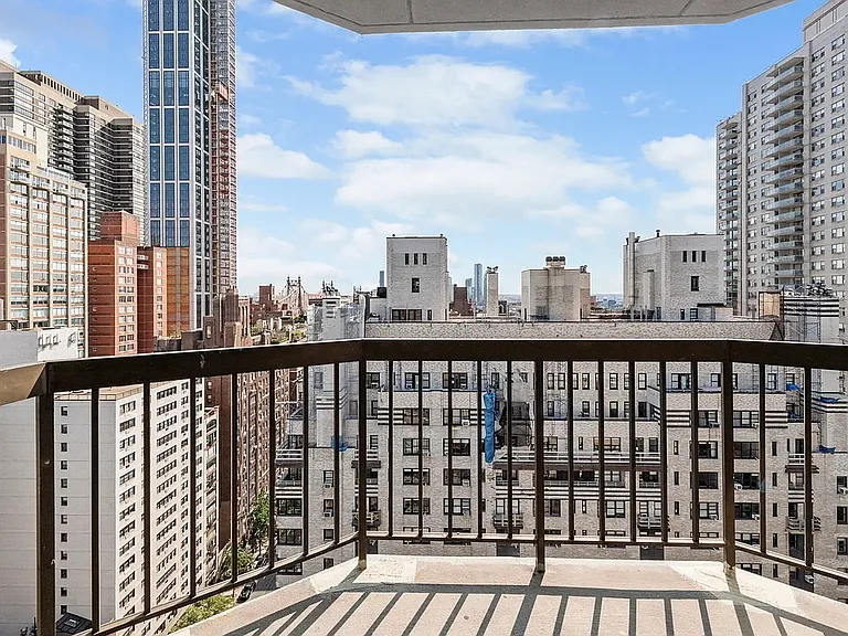 360 E 57th St #12B — Photo 9