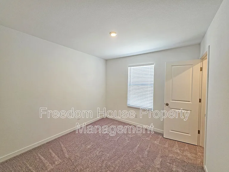 710 E Huyana Wind Dr — Photo 12