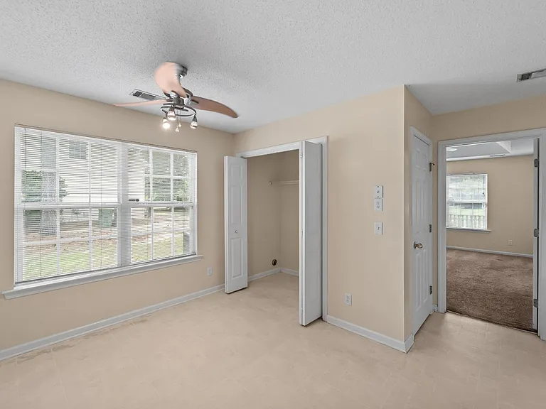 119 Pampas Dr — Photo 16
