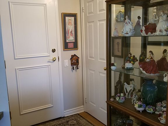 5th image of 77 Mill St E #2
