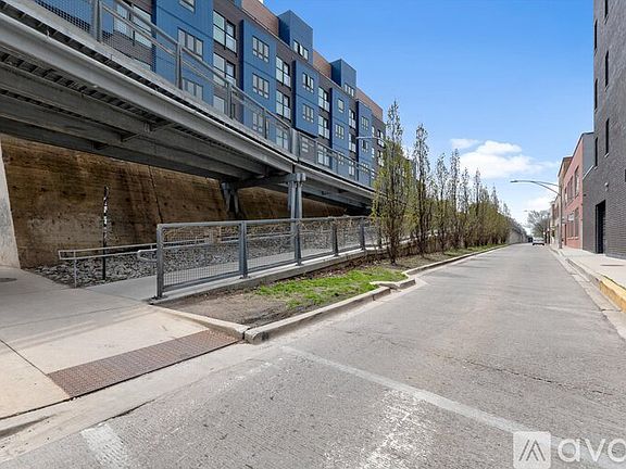 4th image of 2410 W Bloomingdale Ave APT 4F