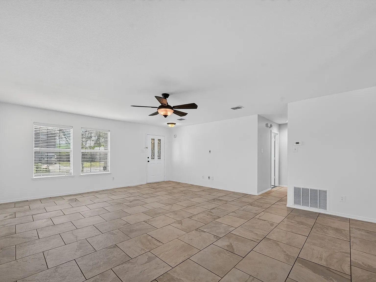3 bed, 1868 sqft, $2,450 — Photo 4