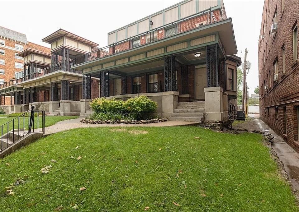 1st image of 212-214 W Armour Blvd