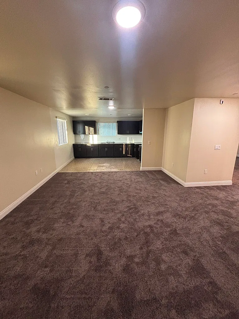 5 bed, 1819 sqft, $4,200 — Photo 2
