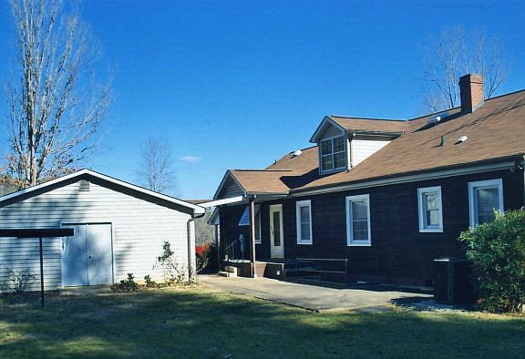 3rd image of 143 Weeping Willow Ln