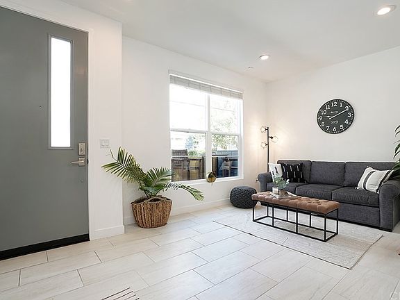 4th image of 2113 W Place Dr