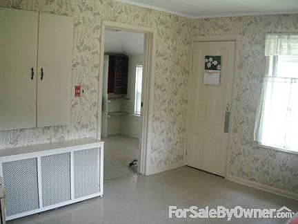 Eat in Kitchen
						:
						Kitchen leads out to laundry/mud room