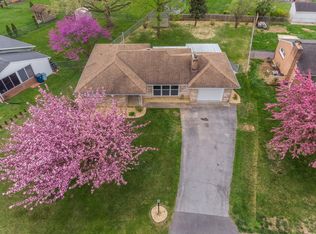 17609 Crest Dr, Hagerstown, MD 21740