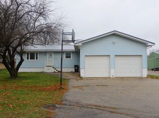 300 Moore St, Elgin, IA 52141