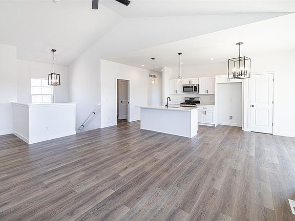 3rd image of 409 Ridge Ct