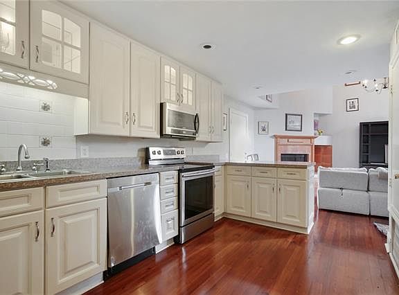 2nd image of 1100 Royal St #9