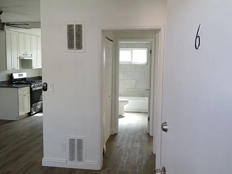 5532 Harold Way — Photo 2