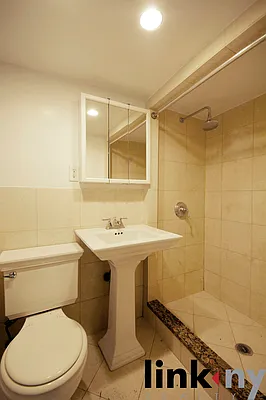 Rented by Link NY Realty | media 29