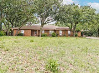1300 Woodland Trail Dr, Bowie, TX 76230