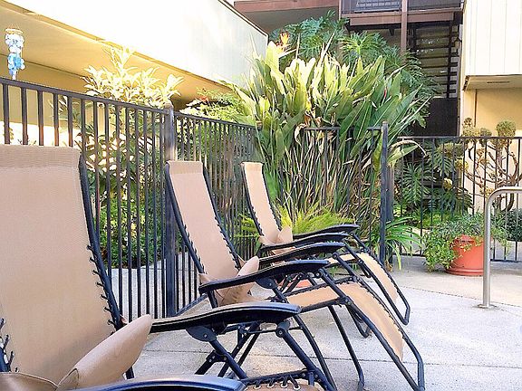 5th image of 1717 Woodland Ave #305