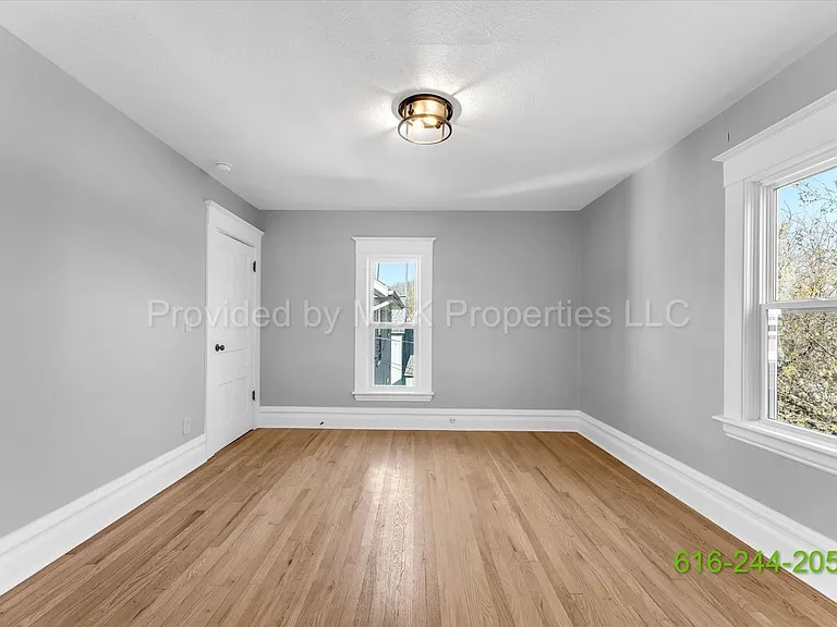 425 Woodlawn St SE — Photo 18