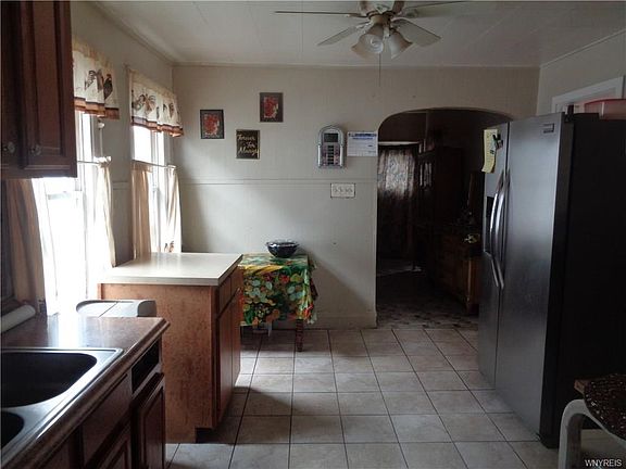 3rd image of 83 Holland Ave