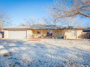 705 Monterrey Dr, Roswell, NM 88201