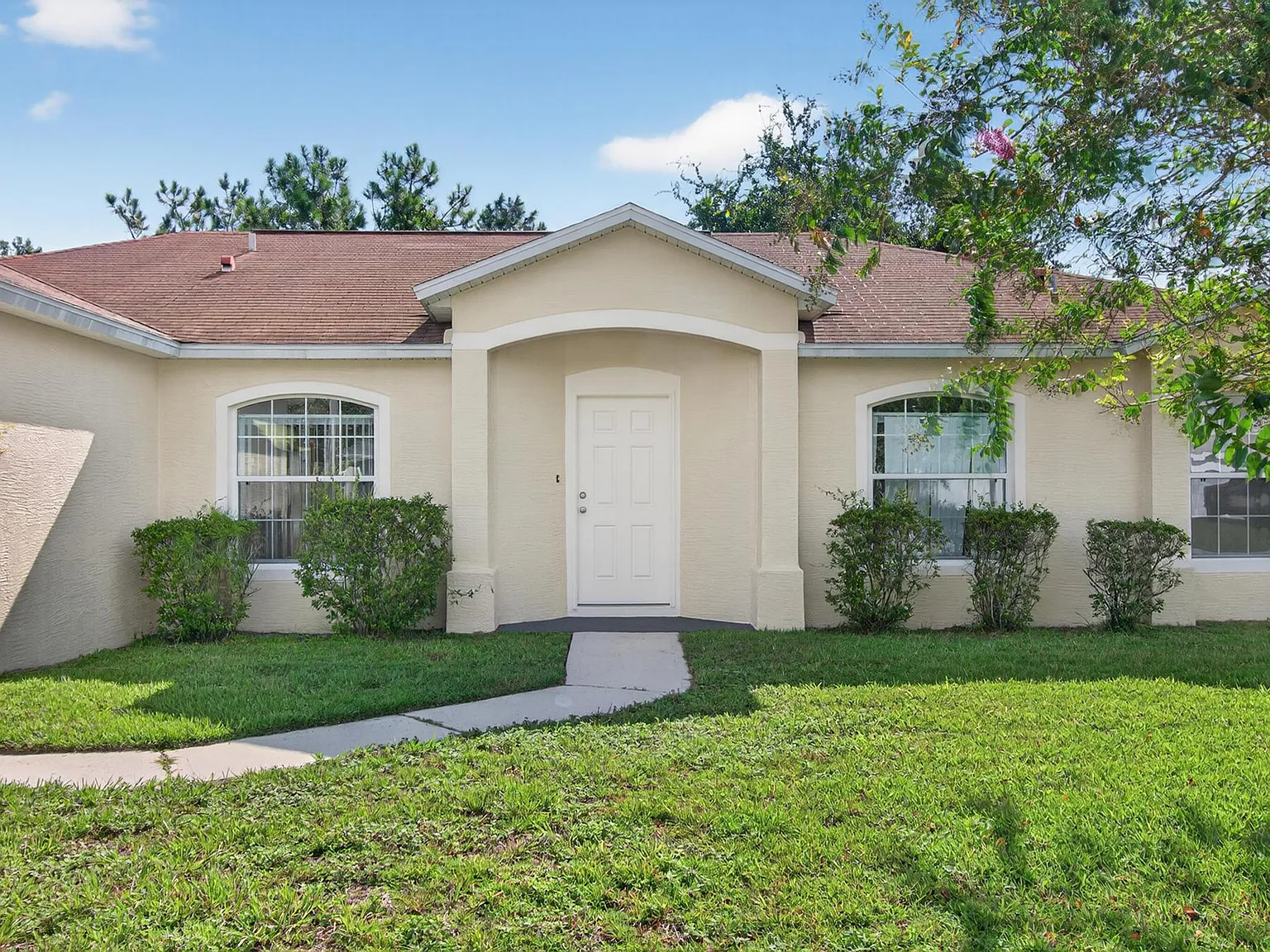 3 bed, 1695 sqft, $1,895 — Photo 3