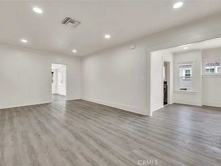 809 E Colton Ave — Photo 4