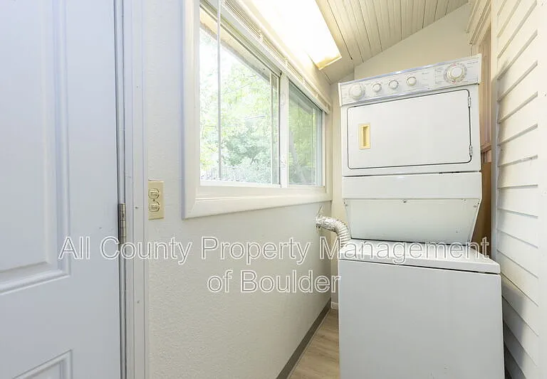 2245 Grove Cir — Photo 16