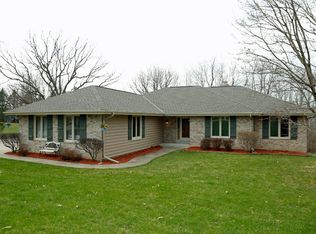 W300S5615 Windcrest Dr, Waukesha, WI 53189