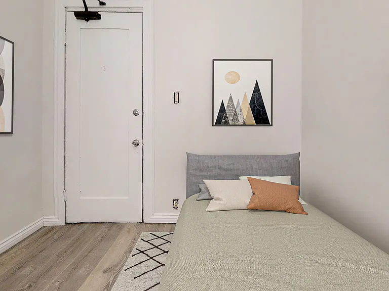 18th Street Apartments — Photo 17
