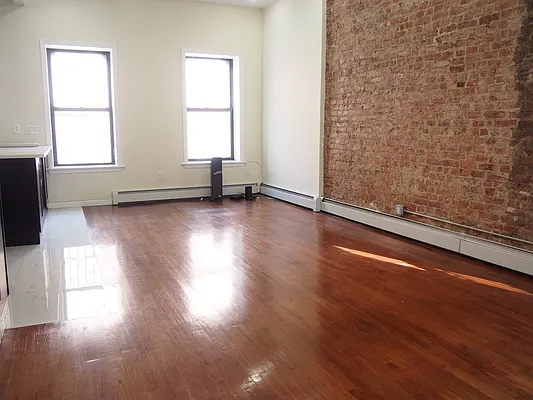 Rented by Evergreen Realty & Investments | media 10