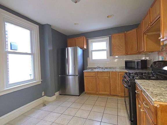 5th image of 874 Anchor St